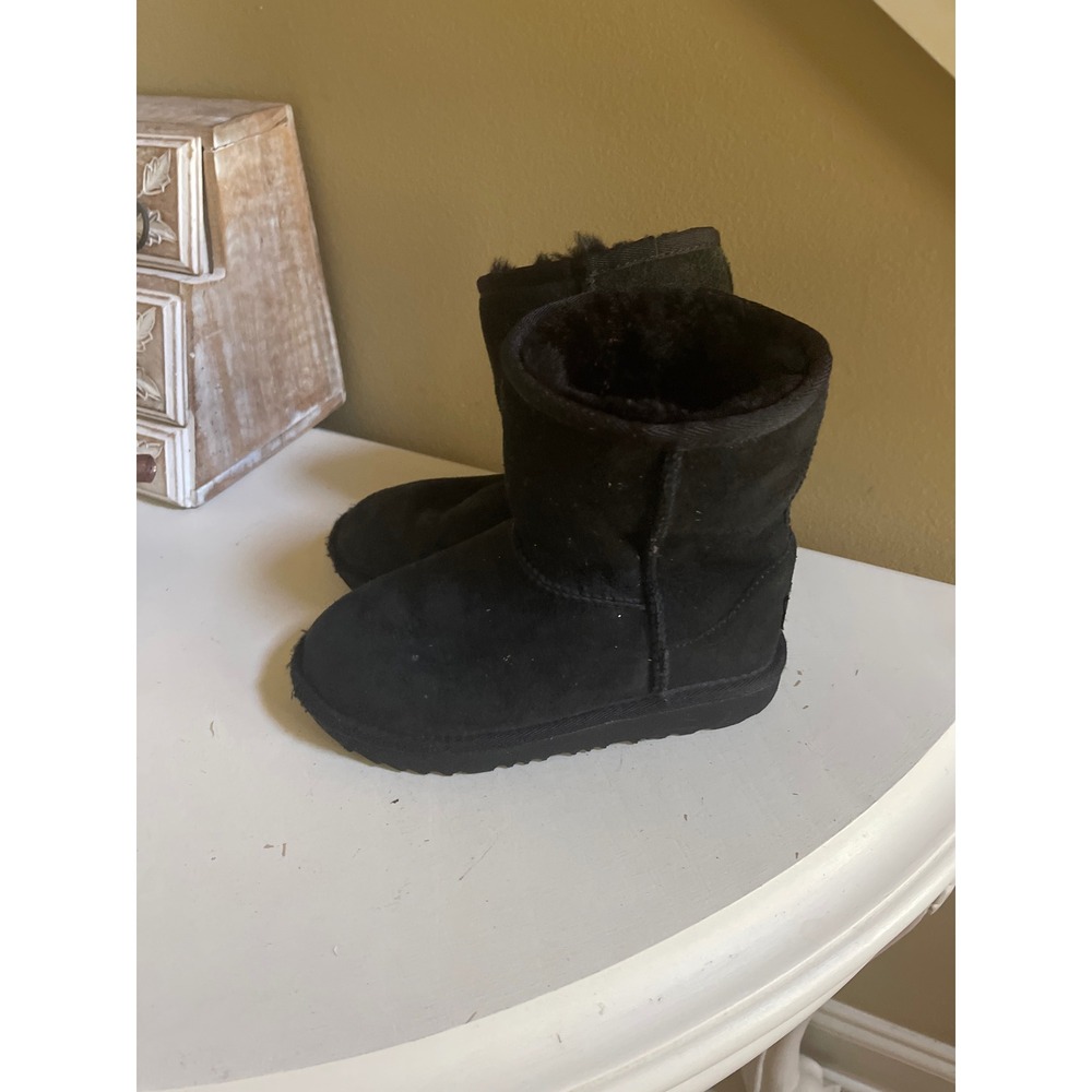 UGG Kids Classic II Short Black Suede Sheepskin Boots 1017703K Size 13 Kids